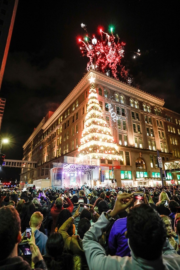 Future of Pittsburgh Grand Finale fireworks at New Year's Eve celebration, Highmark First Night Pittsburgh