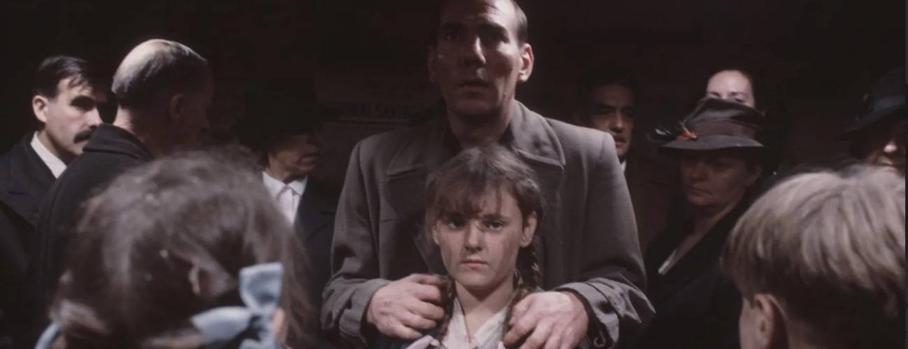 International Art House Classics: Distant Voices, Still Lives (1988)