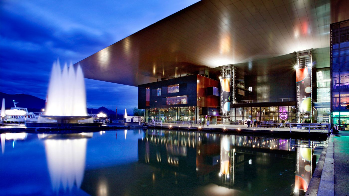 Kultur & Kongresszentrum Lucerne at night, Switzerland