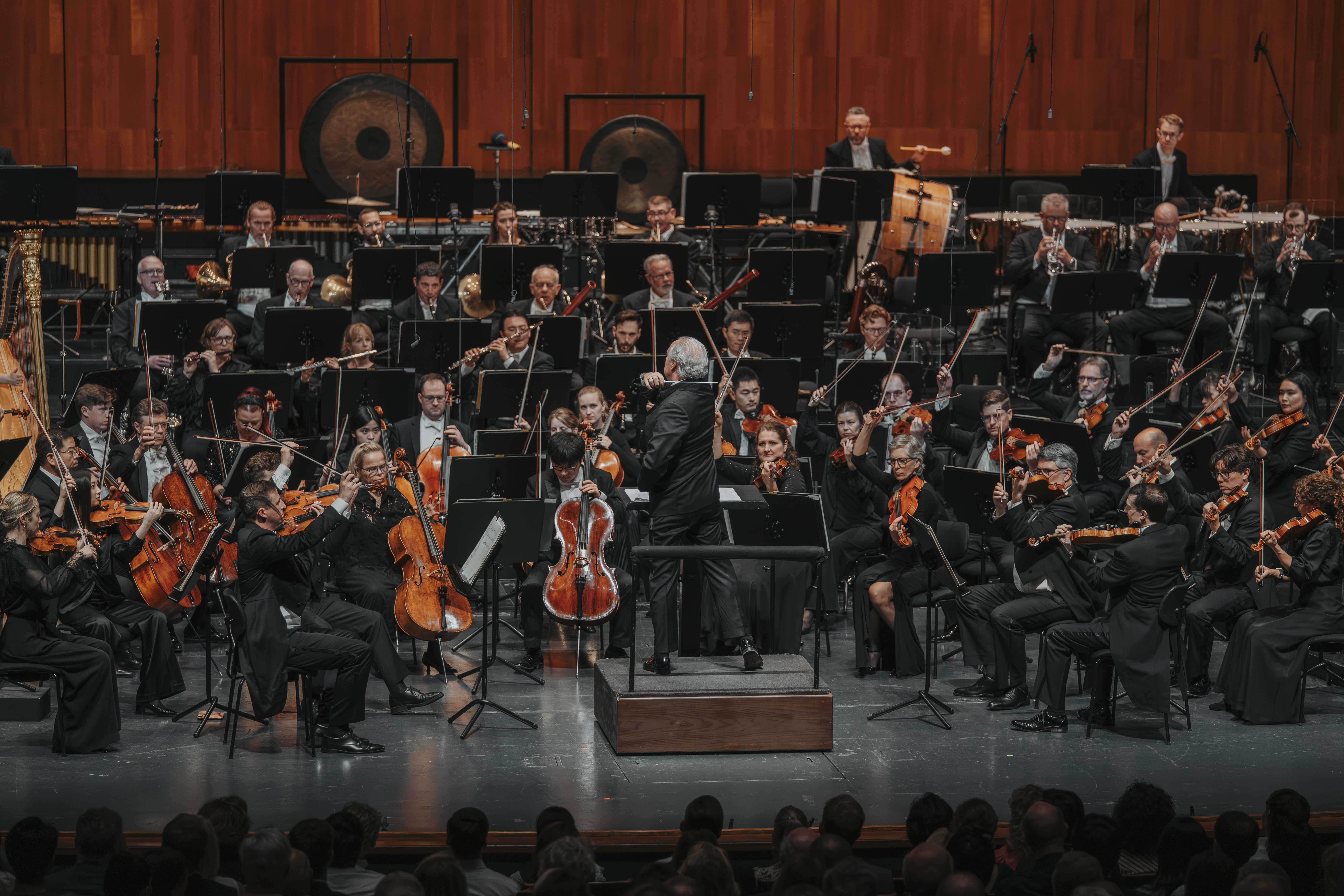 Manfred Honeck conducting the Pittsburgh Symphony at the Salzburg Festival