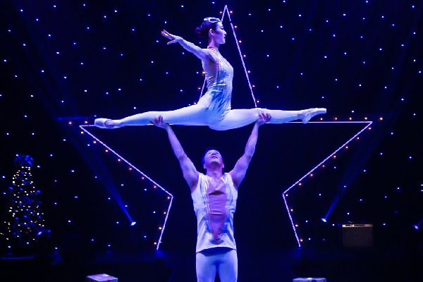 A Magical Cirque Christmas