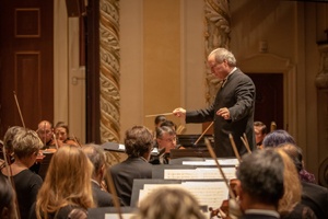 Music Director Manfred Honeck conducting