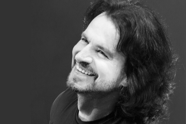 PURE YANNI - Piano and Intimate Conversation